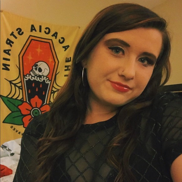 Meet your Posher, Paige - Picture 2 of 8